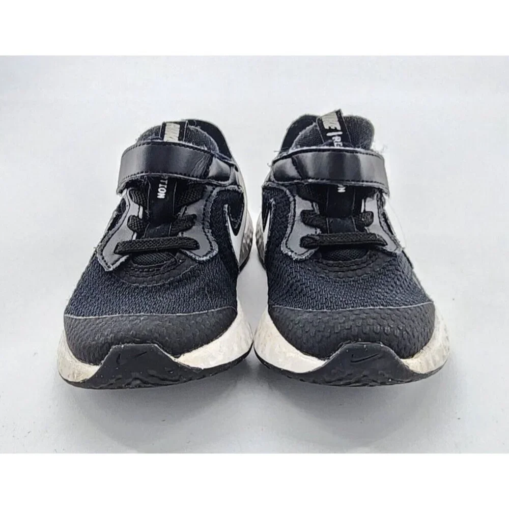 Nike Revolution Toddler Athletic Sneaker Shoe Hook & Loop BQ5672-003 Black 10.5C